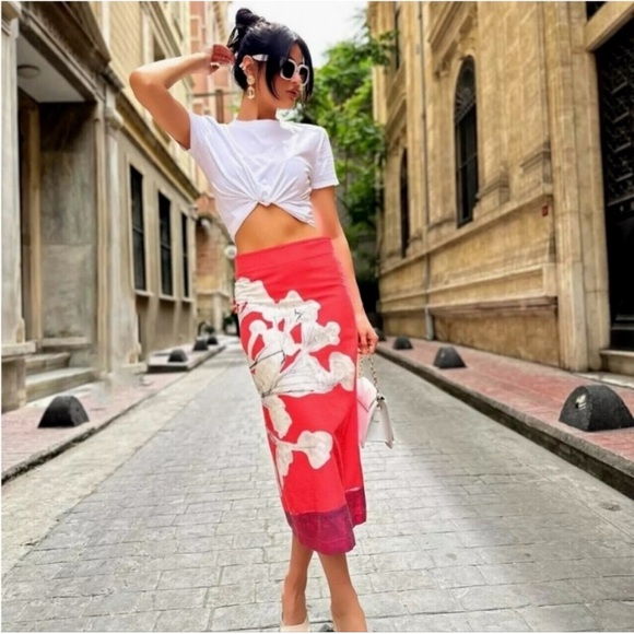 Zara Floral Pencil Skirt Red White Print Midi Linen Blend NWT Size S - Picture 2 of 6